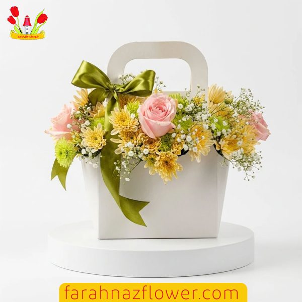خرید آنلاین باکس گل آماده داوودی و رز کد A014 گل فرحناز
